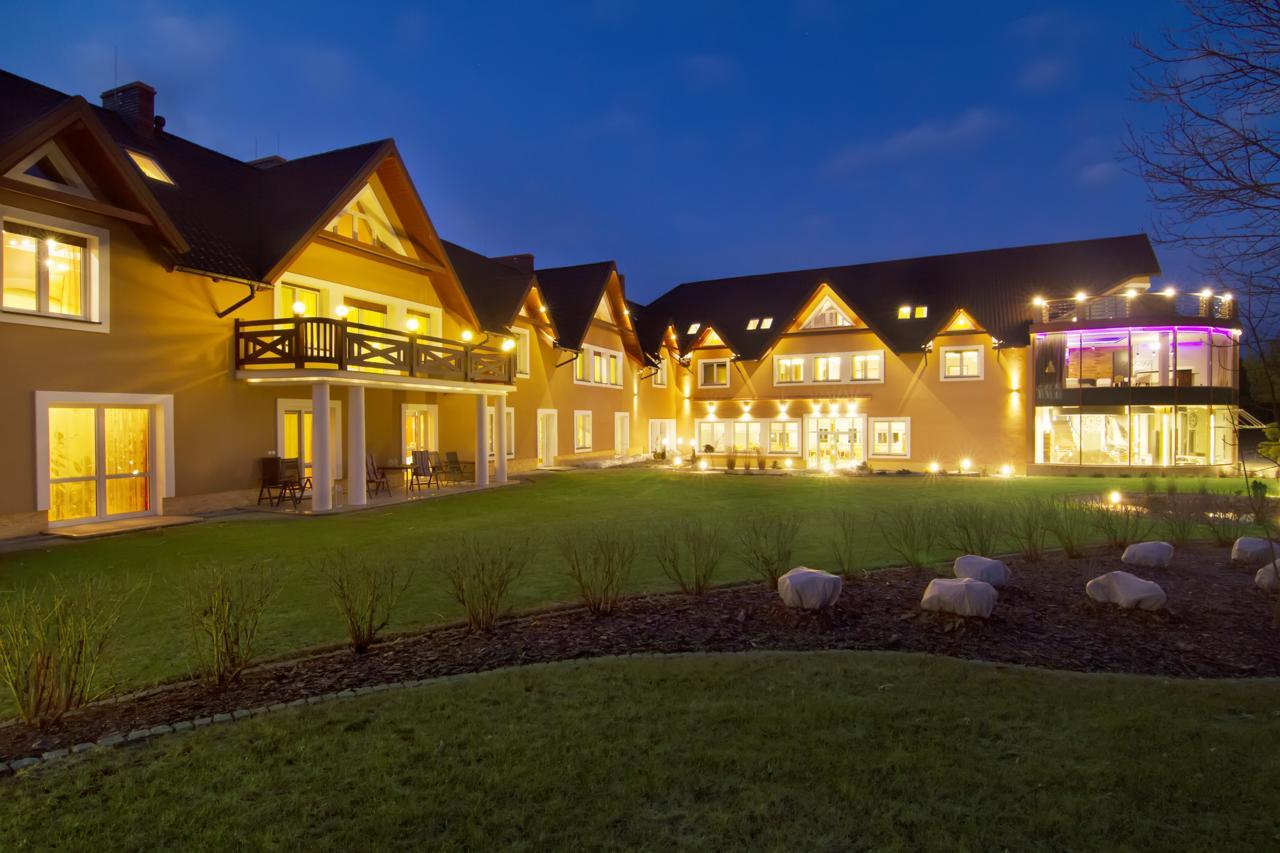Hotel Pory Roku Czysteblota Экстерьер фото