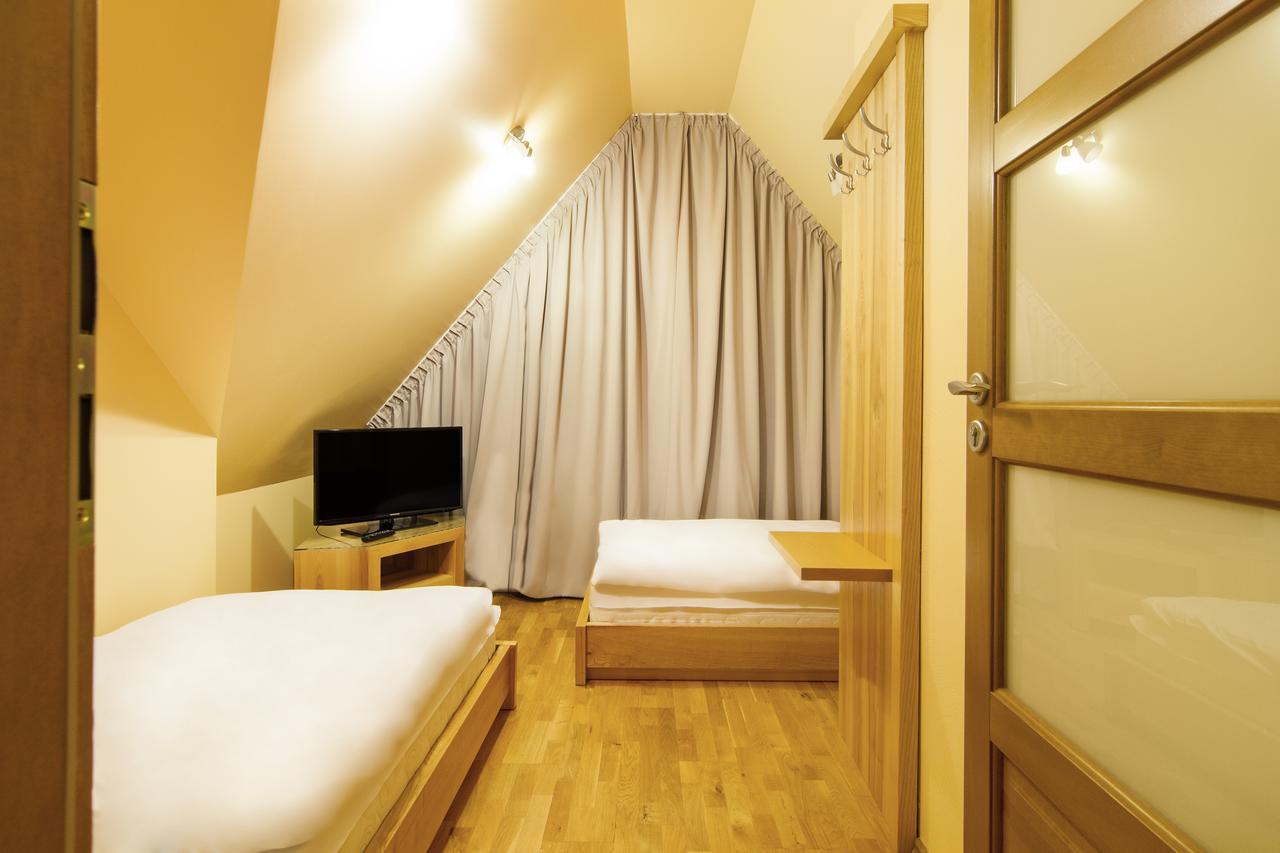 Hotel Pory Roku Czysteblota Экстерьер фото