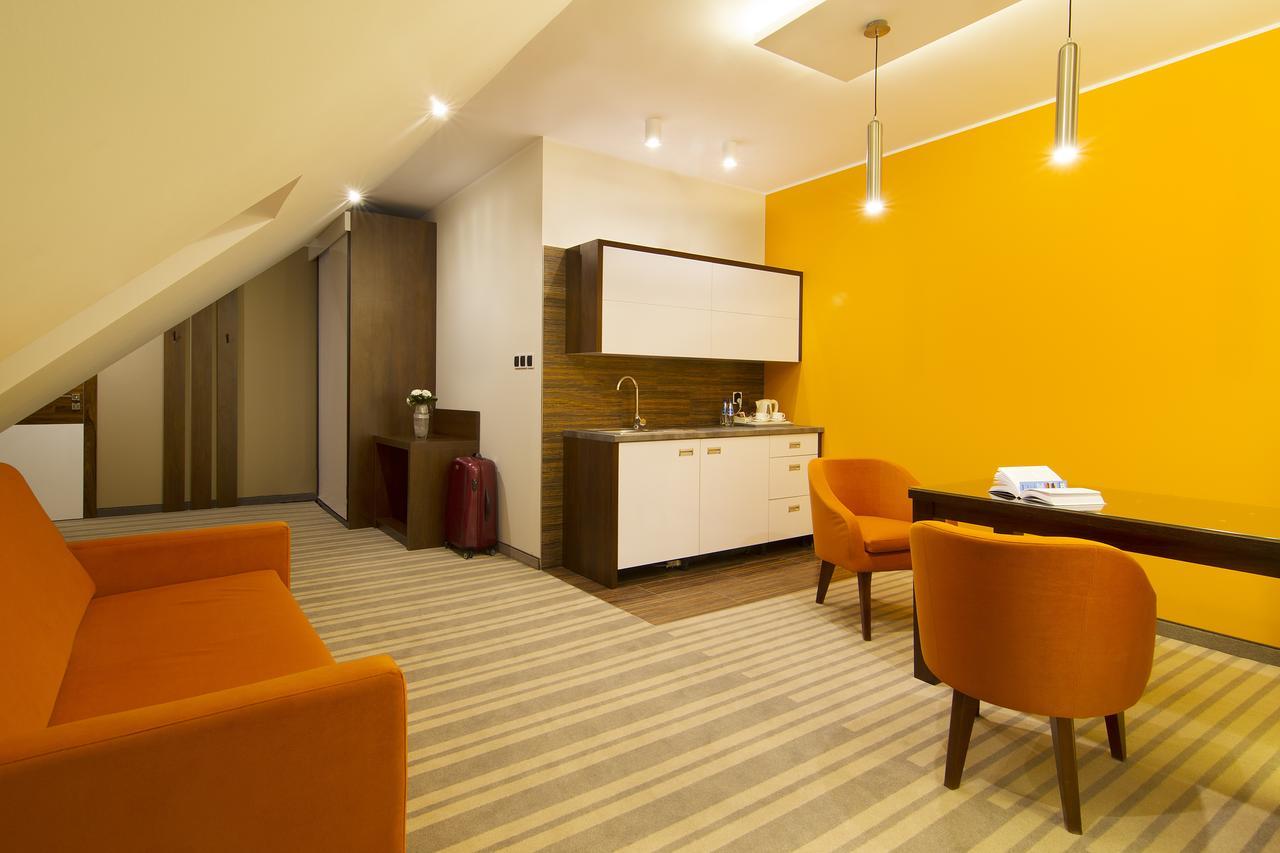 Hotel Pory Roku Czysteblota Экстерьер фото