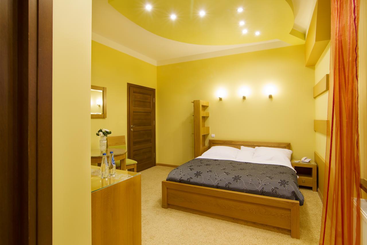 Hotel Pory Roku Czysteblota Экстерьер фото