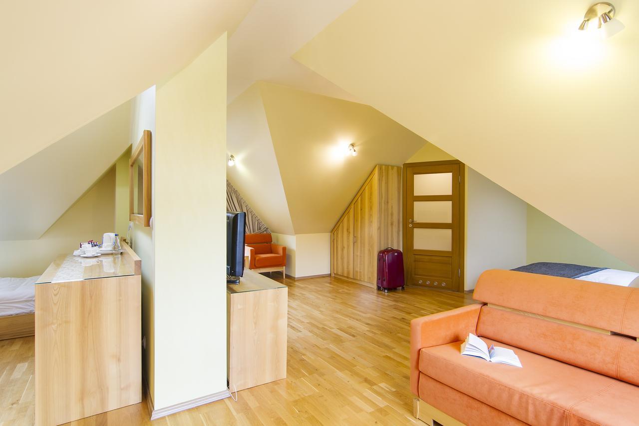 Hotel Pory Roku Czysteblota Экстерьер фото