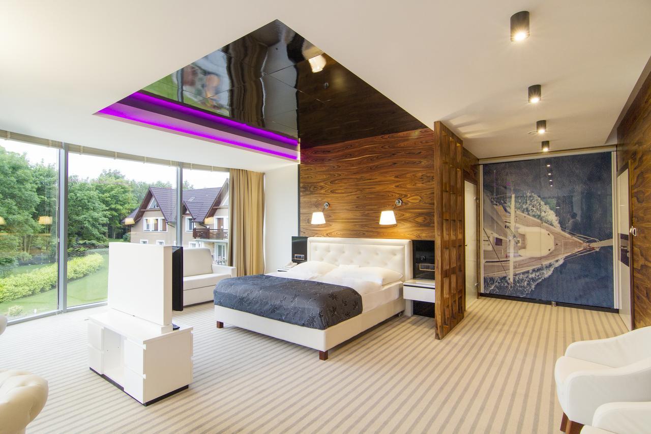 Hotel Pory Roku Czysteblota Экстерьер фото