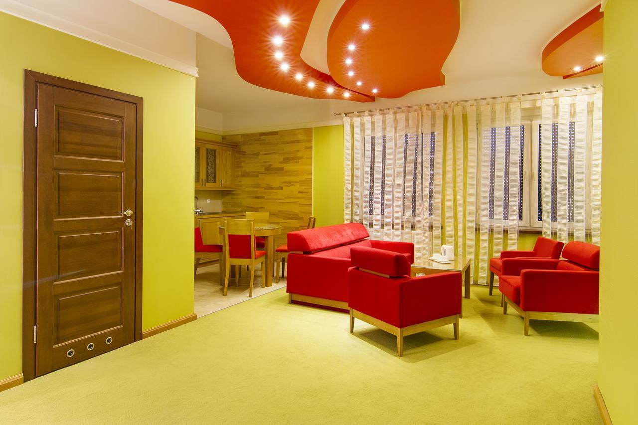 Hotel Pory Roku Czysteblota Экстерьер фото