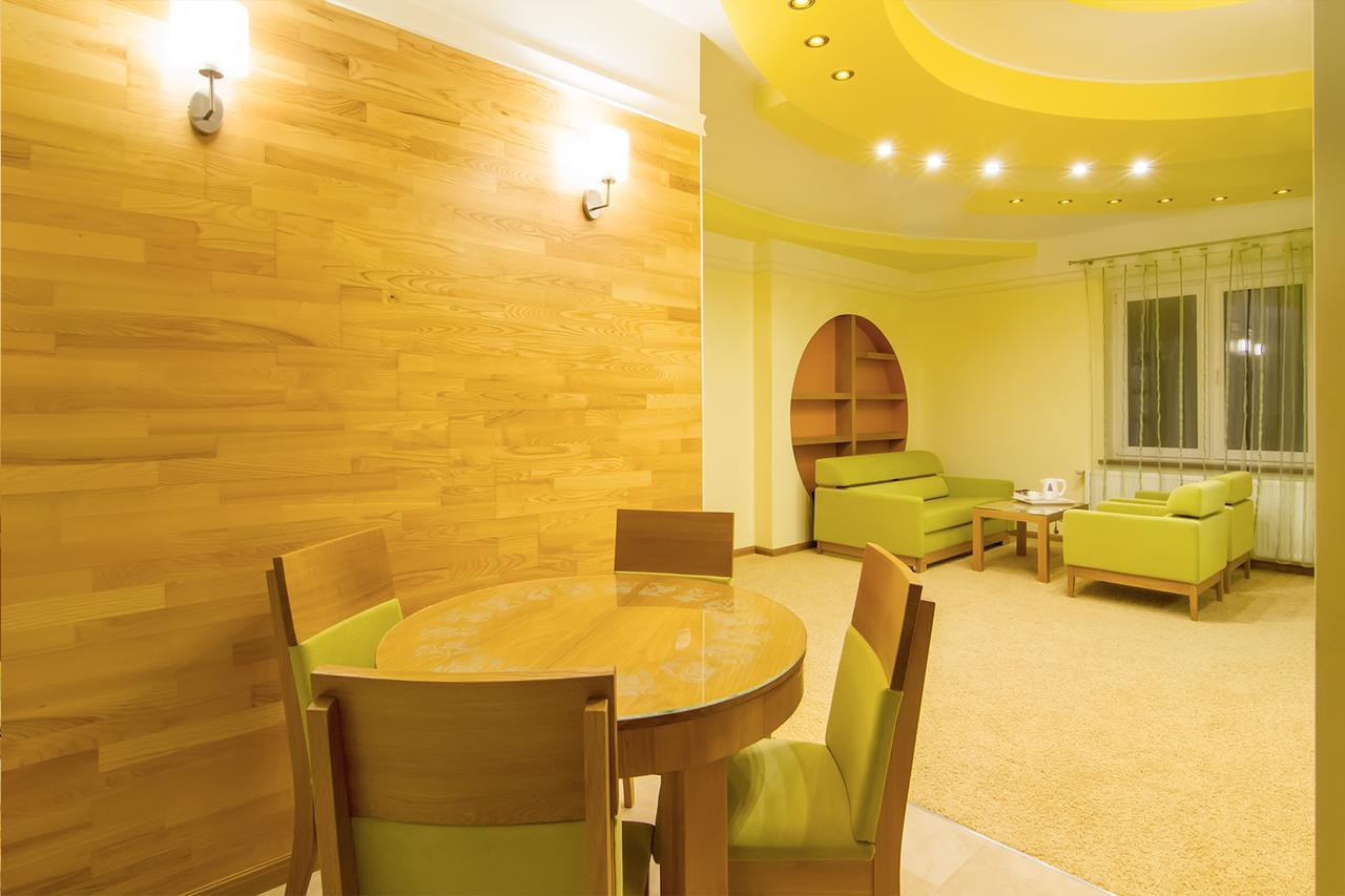 Hotel Pory Roku Czysteblota Экстерьер фото